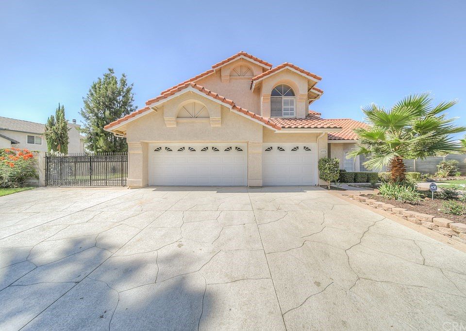 1st image of 42176 Crest Dr