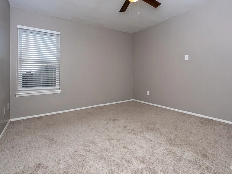 Highland Park Apartments — Photo 10