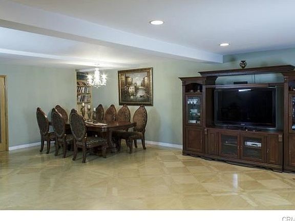 4th image of 2310 N Fairview St APT 201