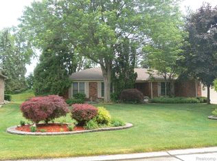 23277 Fox Crk, Farmington Hills, MI 48335