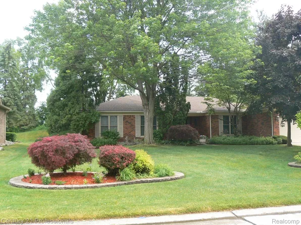 23277 Fox Crk, Farmington Hills, MI 48335