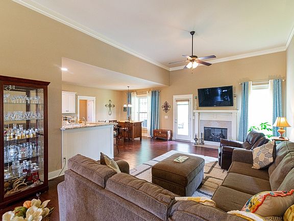 5th image of 213 Faraway Hills Dr