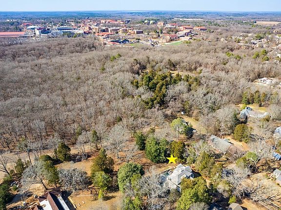 4th image of 912 Old Taylor Rd