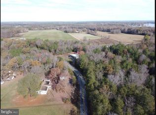 7 Ferry Lndg, Colonial Beach, VA 22443