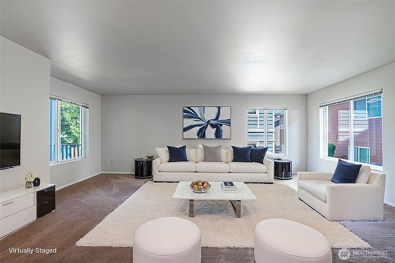 2nd image of 433 W Webster Avenue