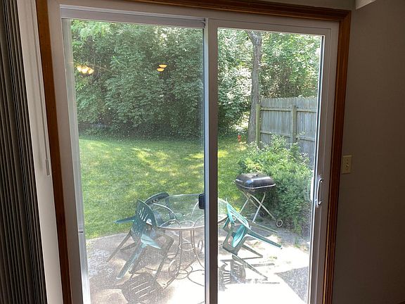 5th image of 3063 Francis St