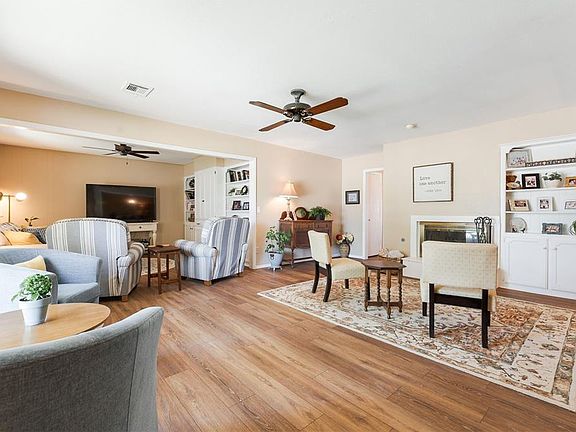 3rd image of 2904 Rosewood Ln