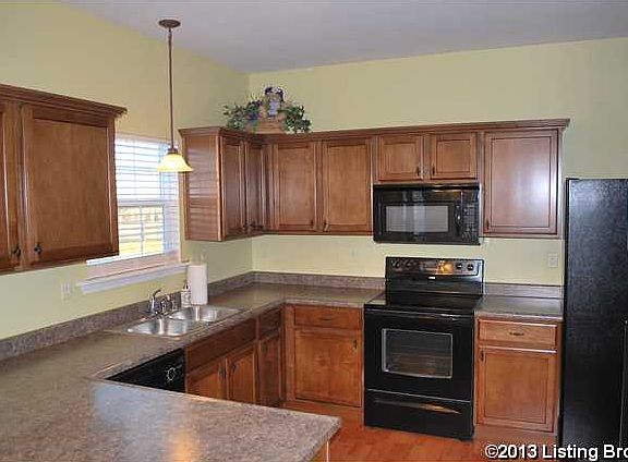 4th image of 221 Crown Ct