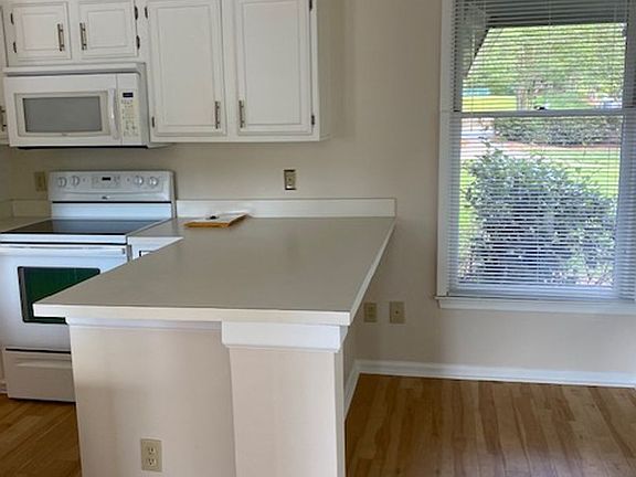 4th image of 110 Homewood Dr