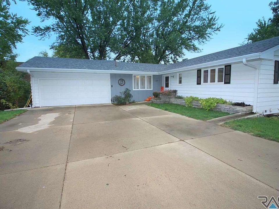1st image of 217 E 4th Ave