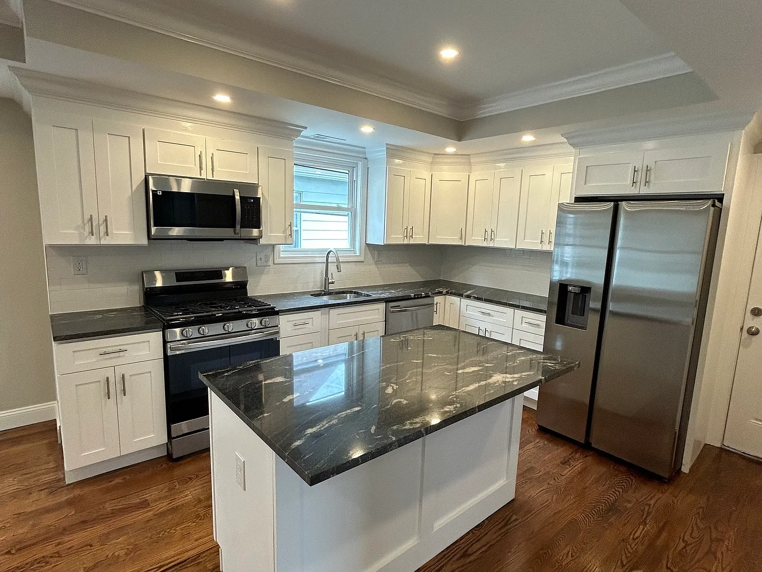3 bed, 1.0 bath, 1500 sqft, $2,800 — Photo 1