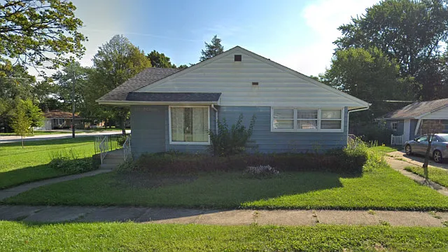 425 E Madison St photo 1