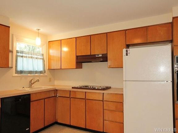 5th image of 410 Sherbrooke Ave