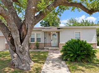 312 N Monroe St, Beeville, TX 78102