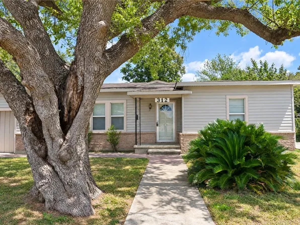 312 N Monroe St, Beeville, TX 78102