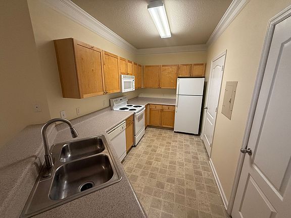 3rd image of 19900 Villa Tuscany Dr APT 203