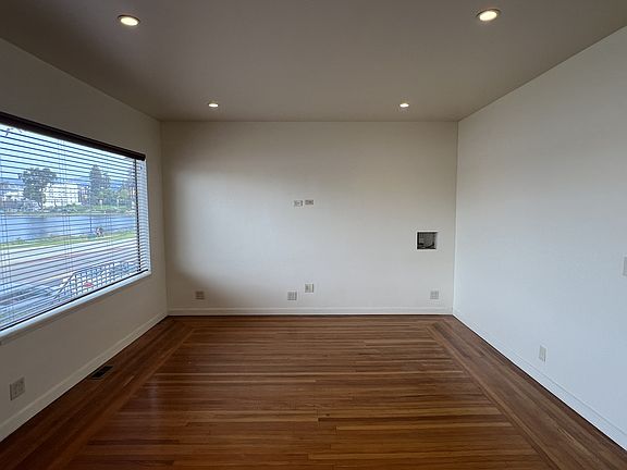 5th image of 1452 Lakeshore Ave