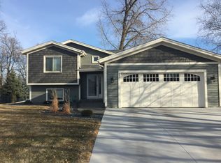 897 Curry Trl, Eagan, MN 55123