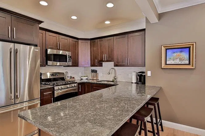 3 bed, 2.5 bath, 1652 sqft, $4,000 — Photo 3