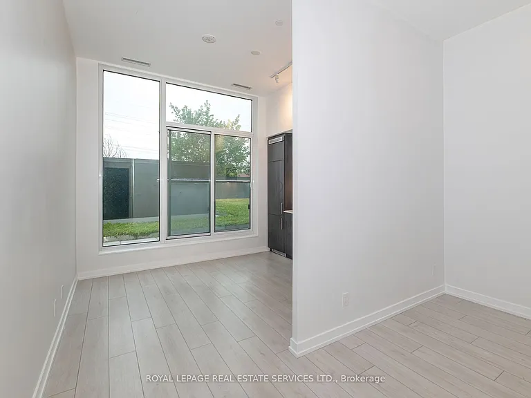 500 Dupont St #201 — Photo 7