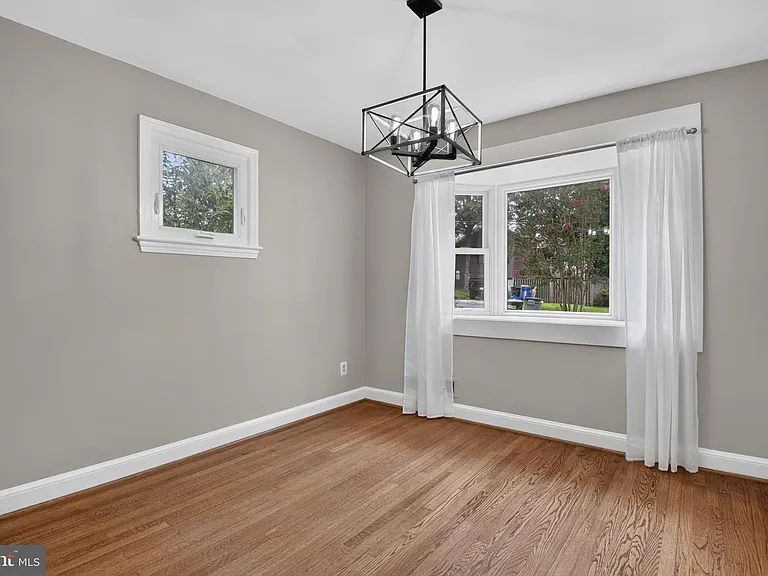 9315 Linden Ave — Photo 8