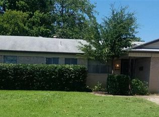 2618 Crestbrook Ln, Grand Prairie, TX 75052