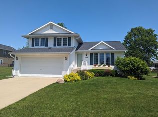 706 Deer Run Dr NE, Cedar Rapids, IA 52402