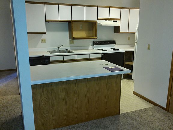 3rd image of 855 E Belleview St APT 111