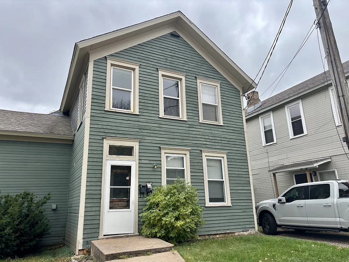 2 bed, 1000 sqft, $1,595 — Photo 1
