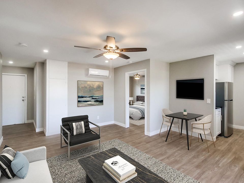 1st image of 1014 33rd St #300