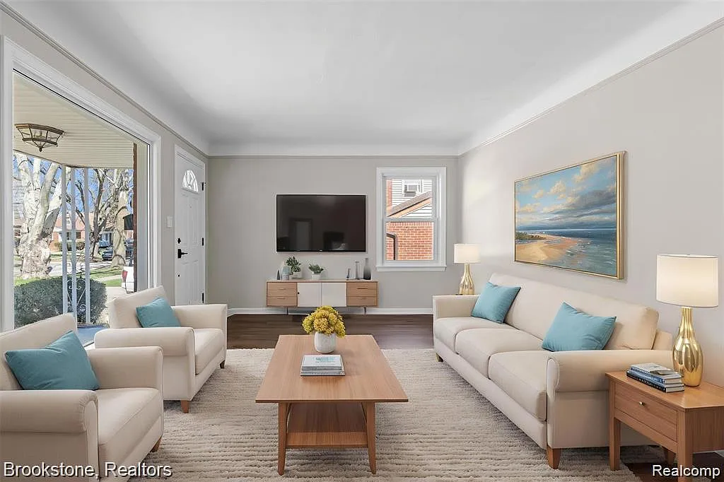 3 bed, 1.0 bath, 1673 sqft, $1,900 — Photo 3