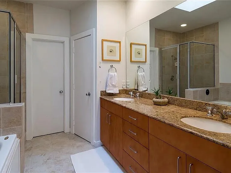 4318 Gilbert Ave — Photo 22