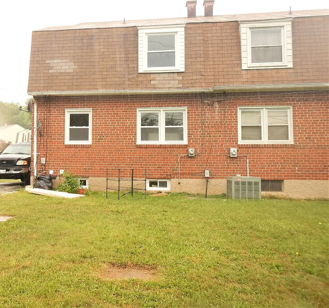 Completely Renovated 4 Bedroom Home Accepting 3 Bedroom Vouchers With A Reduced Security Deposit!... — Photo 3