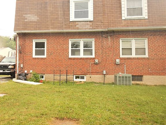 3rd image of 5525 Daywalt Ave