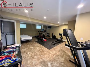 26 Coolidge Hill Rd #1, Watertown, MA 02472