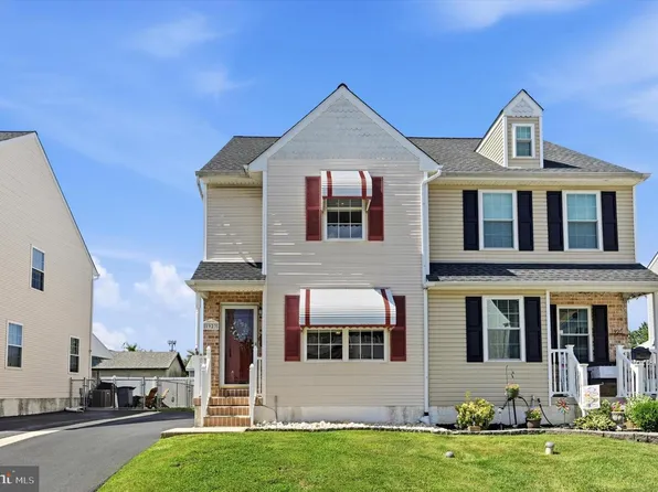 1923 Oak Leaf Ln, Holmes, PA 19043