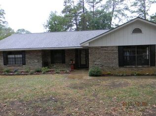 2703 Bentwood Dr, Palestine, TX 75803