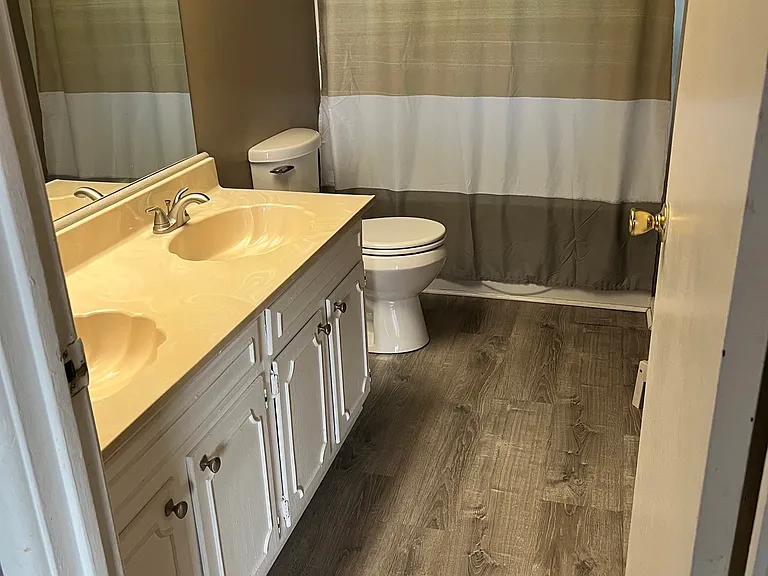 457 Nassau Ave — Photo 5