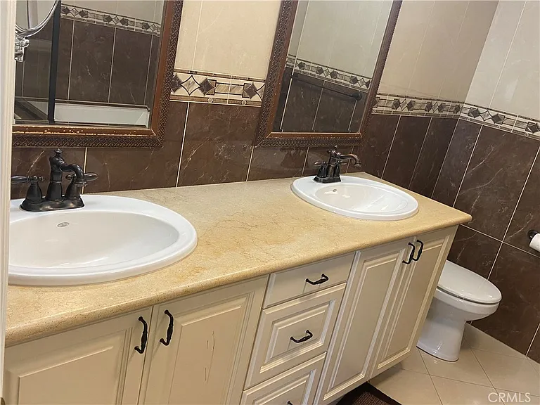 600 E Magnolia Blvd #202 — Photo 9