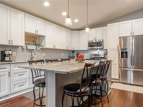 5th image of 4219 Oakcrest Dr