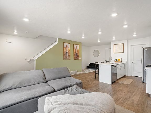 5th image of 1208 W Summit Ridge Pkwy