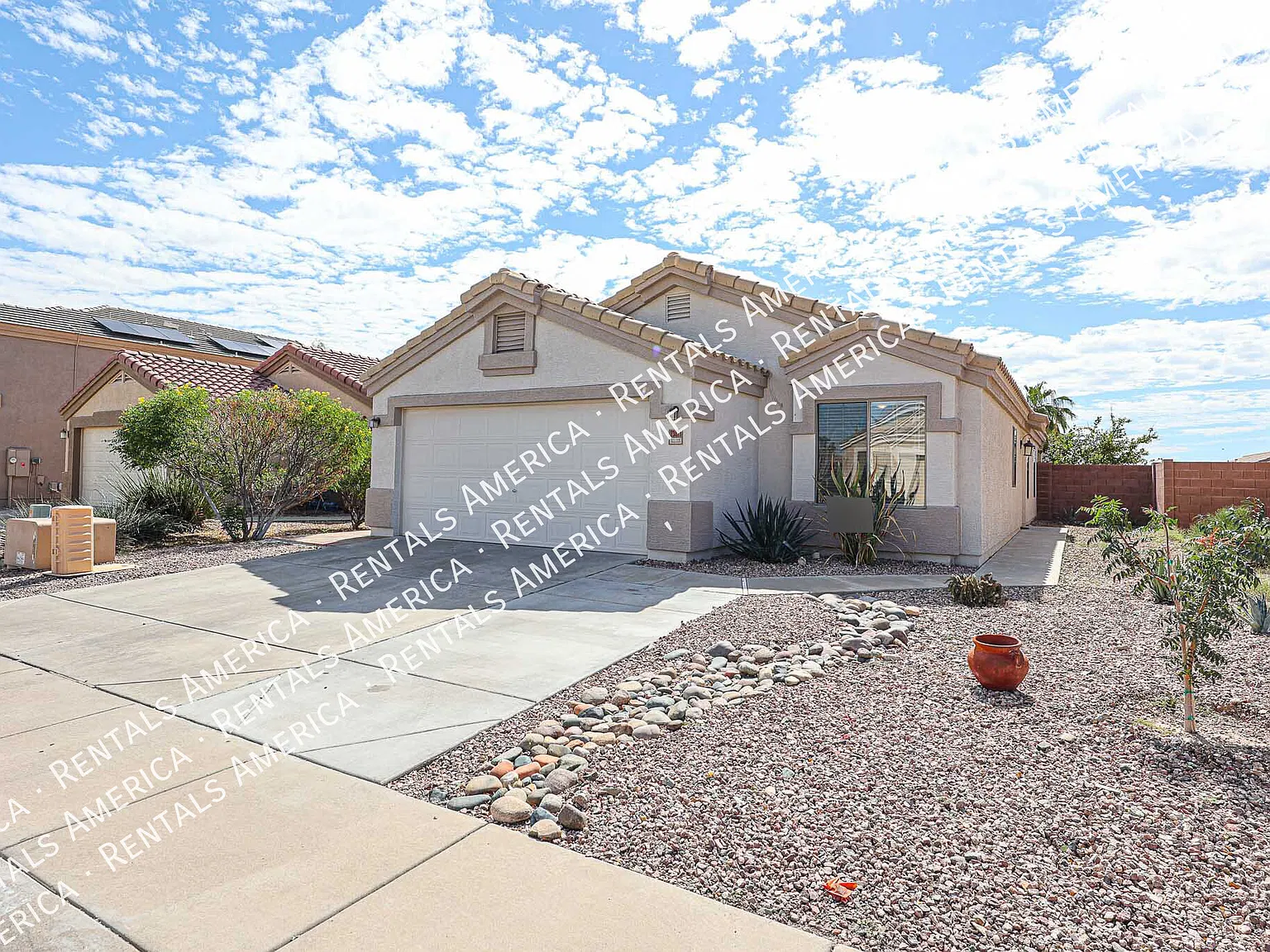 resh Paint and New Blinds Throughout! Spacious 4-Bed, 2 Bath Home — Photo 3