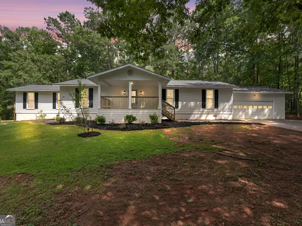 134 Hickory Cir W, West Point, GA 31833