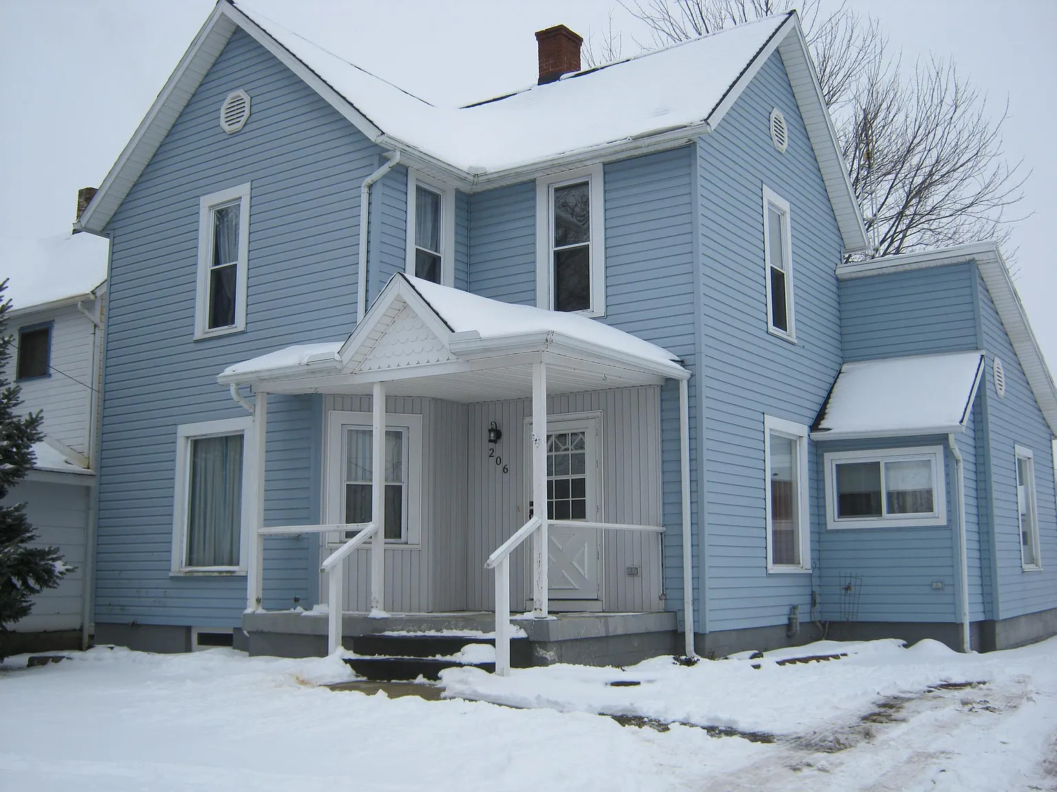 206 E State St photo 1