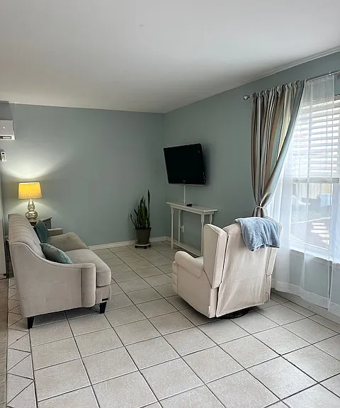 2116 Vizcaya Dr — Photo 6