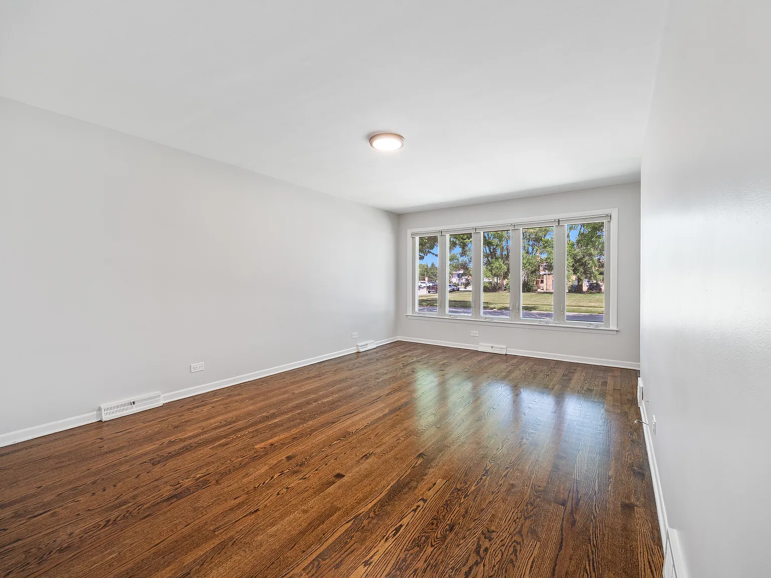 4 bed, 1.5 bath, 1238 sqft, $3,100 — Photo 2