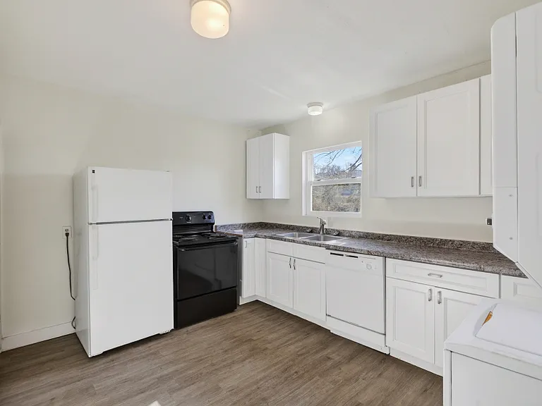 730 NW Ritchie St #A — Photo 14