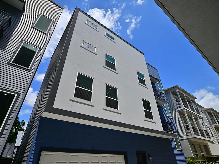 1117 W 16th St #C — Photo 2