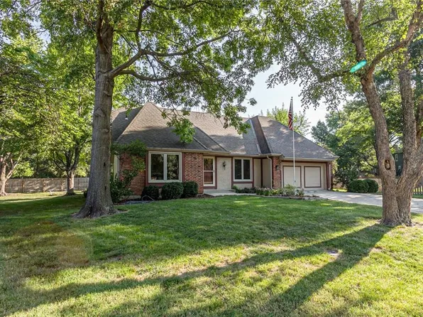 9406 W 111th Ter, Overland Park, KS 66210