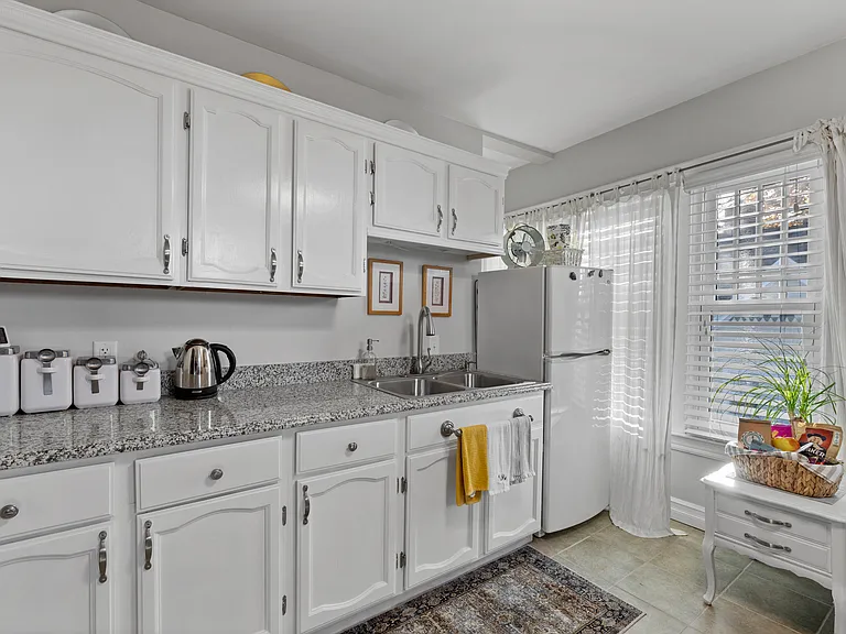 _ Kitchen
_ No dishwasher